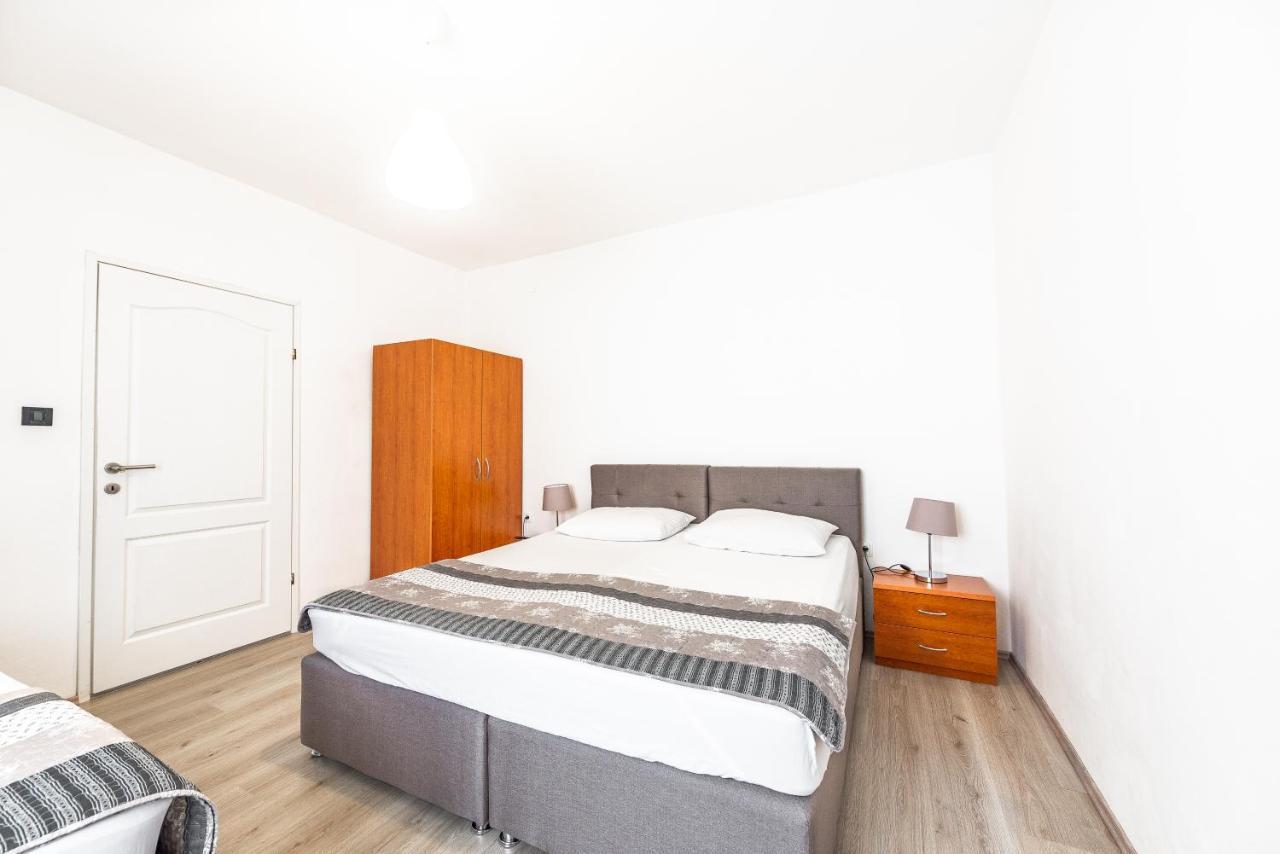 Apartments Lili パグ エクステリア 写真