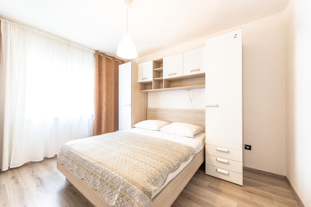 Apartments Lili パグ エクステリア 写真